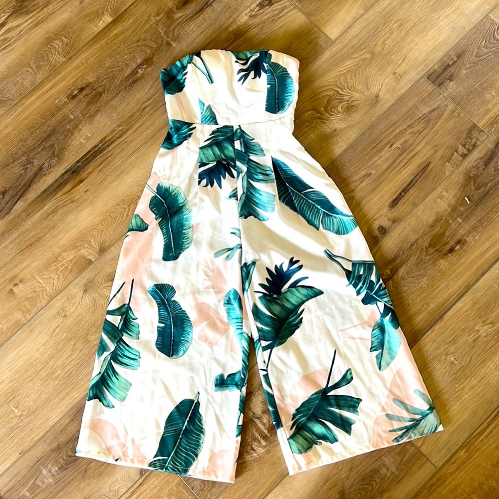 Floral jumpsuit worn once! Size M